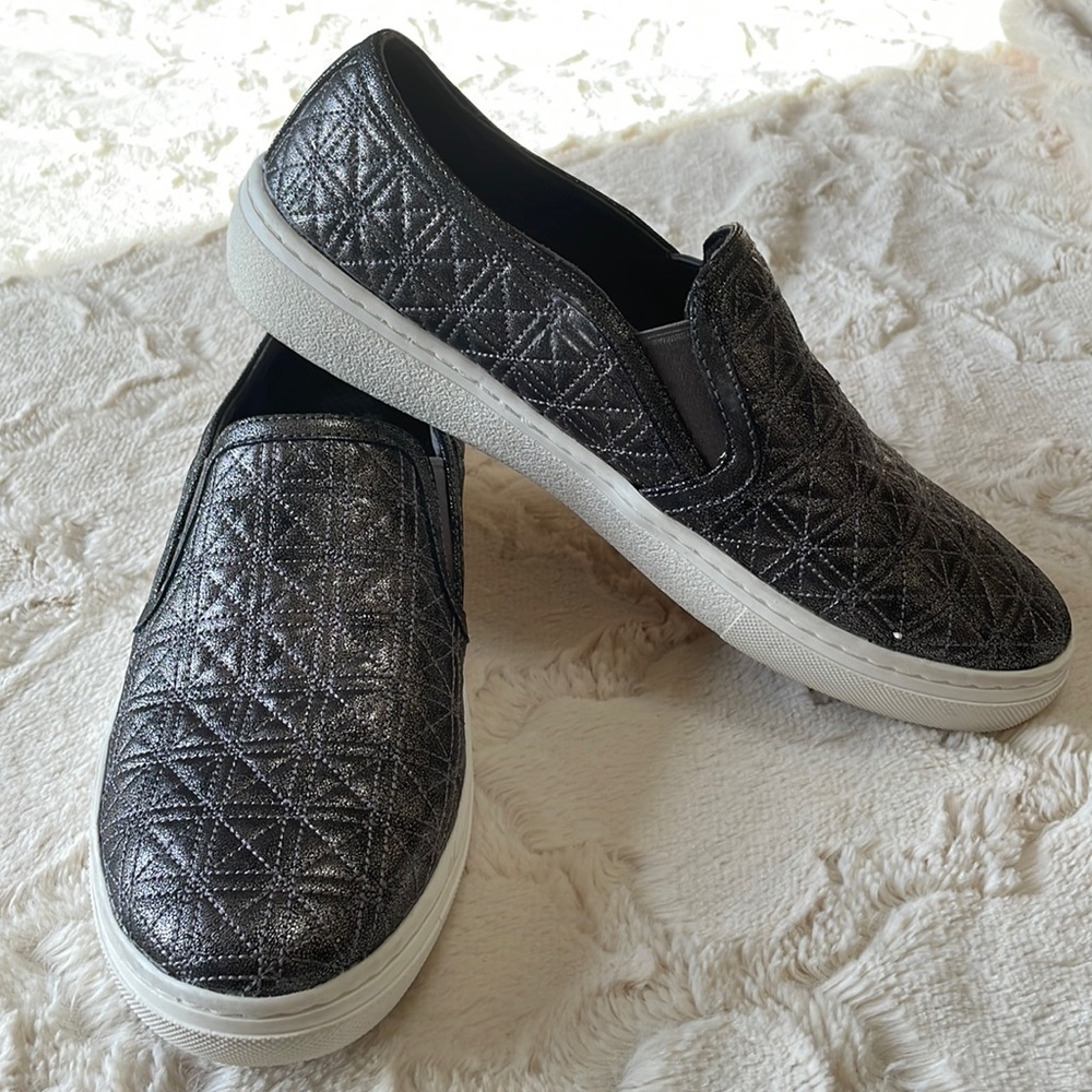 Skechers Goldie Pewter Metallic Quilted Slip on Sneakers Size 11 M 73799